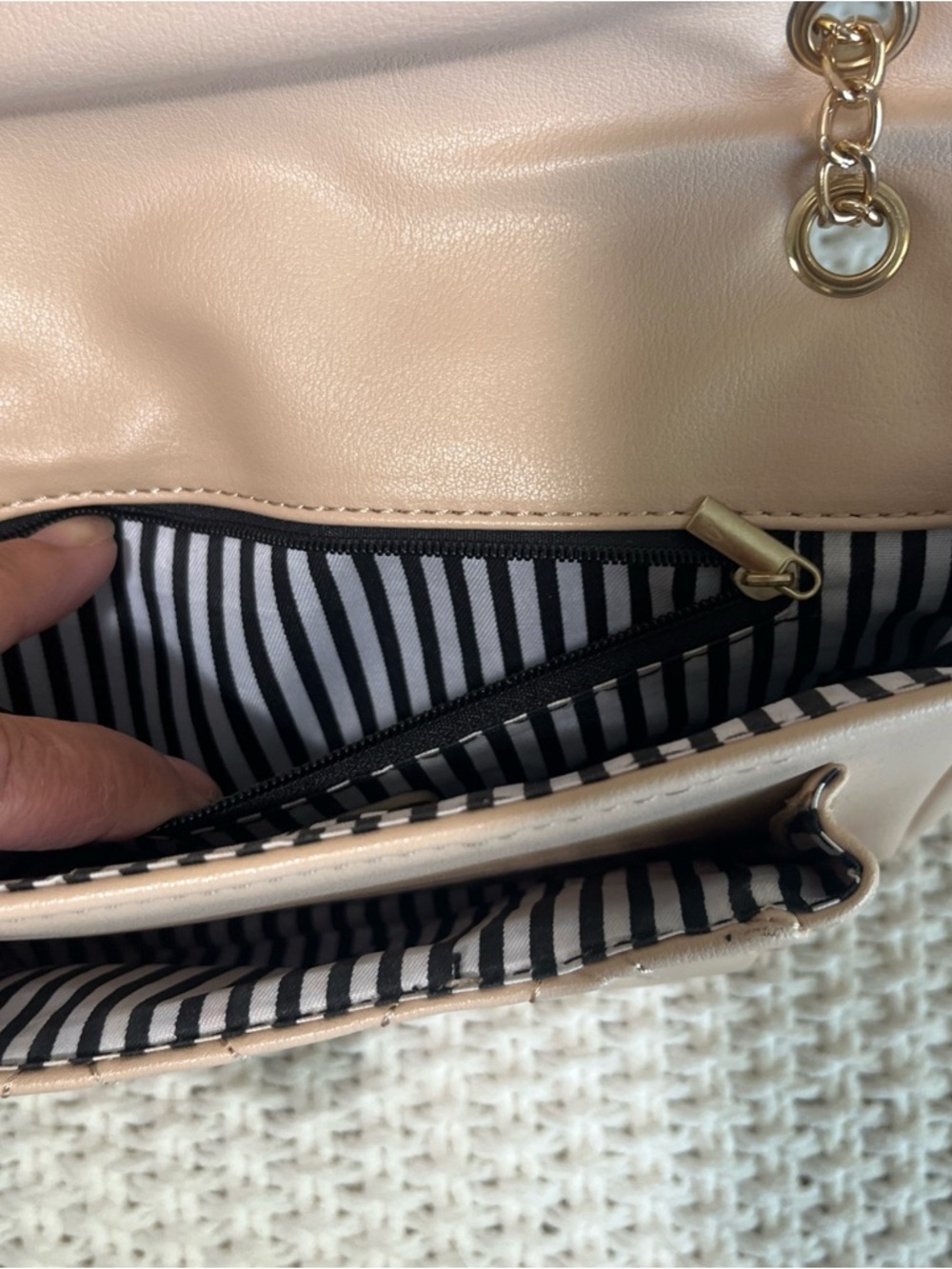 Alexis Bendel Beige Quilted w/ Chain Shoulder Bag Crossbody Purse Vegan Leather - Picture 7 of 16
